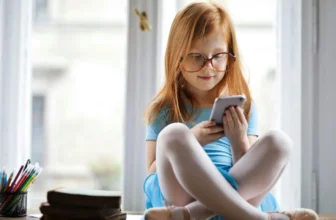 How to Choose a Smartphone for Kids: A Parent’s Guide in 2025